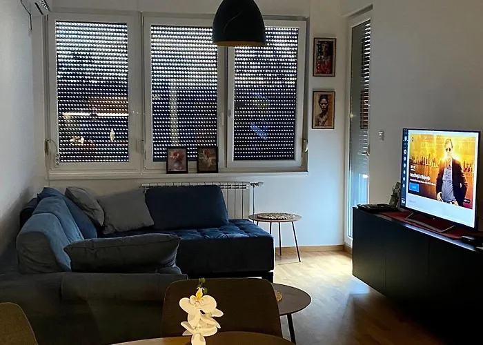 Look Up Garage Parking Апартаменты