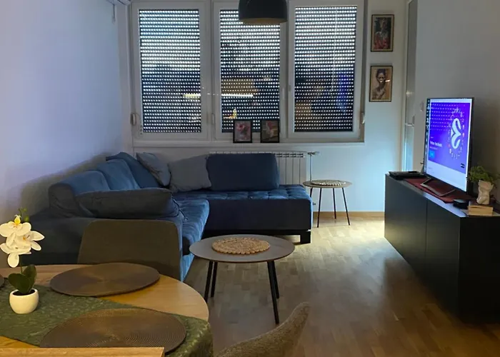 Look Up Garage Parking Апартаменты