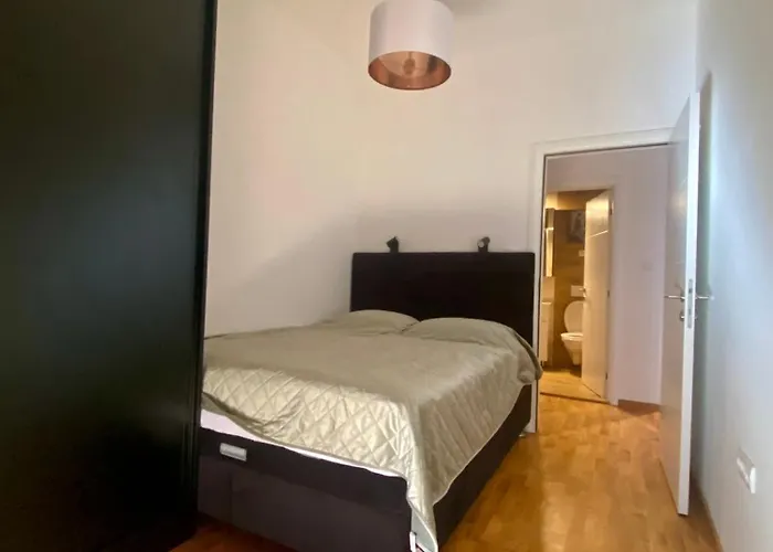 Look Up Garage Parking Апартаменты *