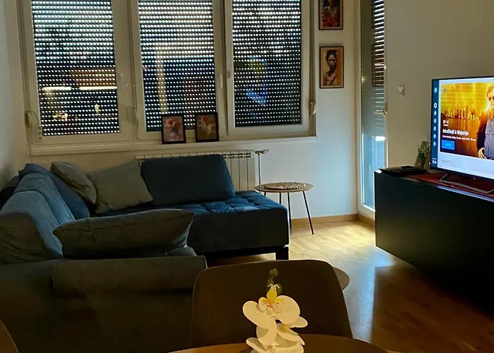 Look Up Garage Parking Апартаменты *